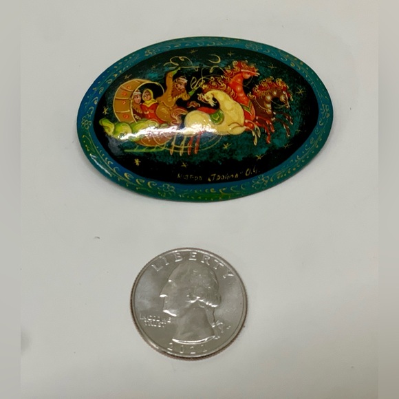 Vtg Soviet Era Russian Artist Signed Hand Painted Lacquer Pinback Brooch - Picture 3 of 15